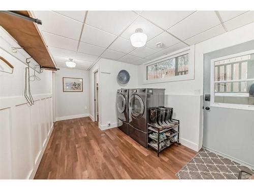 5213 42 Street, Ponoka, AB - Indoor Photo Showing Laundry Room