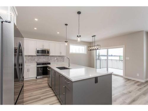 40 Emmett Crescent, Red Deer, AB - Indoor Photo Showing Kitchen With Upgraded Kitchen