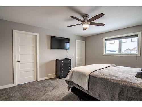 119 Cedar Square, Blackfalds, AB - Indoor Photo Showing Bedroom