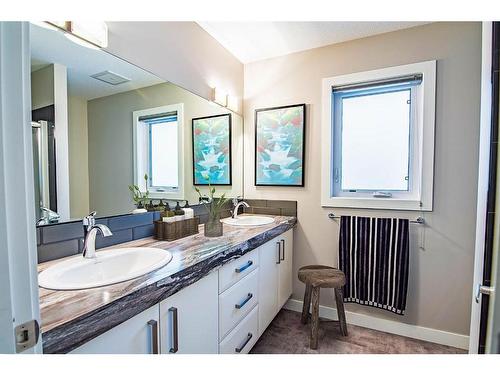 119 Cedar Square, Blackfalds, AB - Indoor Photo Showing Bathroom