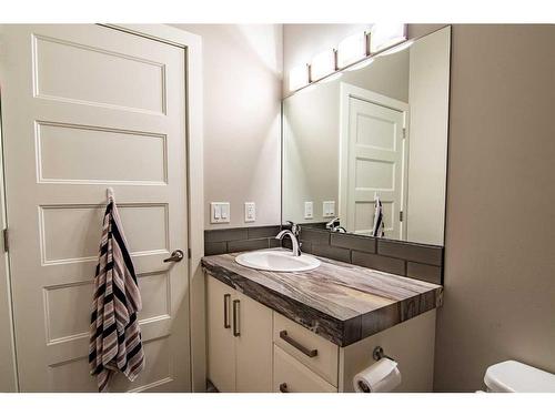 119 Cedar Square, Blackfalds, AB - Indoor Photo Showing Bathroom