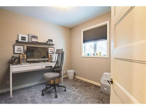 119 Cedar Square, Blackfalds, AB - Indoor Photo Showing Office