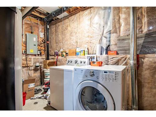 119 Cedar Square, Blackfalds, AB - Indoor Photo Showing Laundry Room