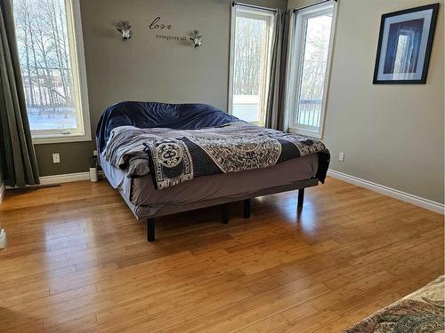 23-421003 Range Road 10, Rural Ponoka County, AB - Indoor Photo Showing Bedroom