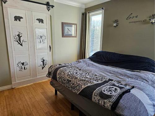 23-421003 Range Road 10, Rural Ponoka County, AB - Indoor Photo Showing Bedroom