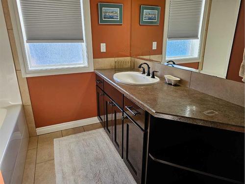 23-421003 Range Road 10, Rural Ponoka County, AB - Indoor Photo Showing Bathroom