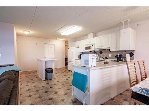 308-4319 49 Street, Innisfail, AB - Indoor Photo Showing Kitchen