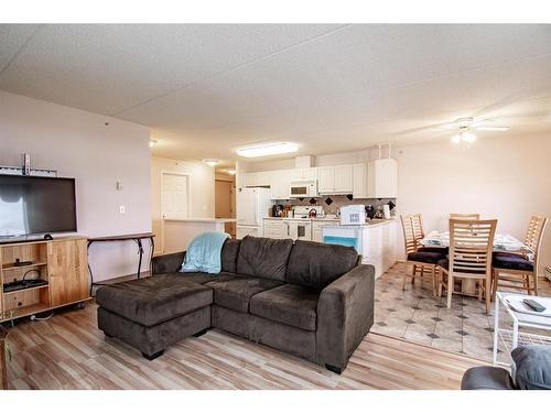 308-4319 49 Street, Innisfail, AB - Indoor Photo Showing Living Room