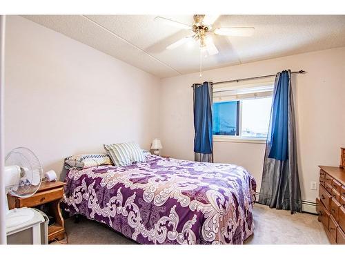 308-4319 49 Street, Innisfail, AB - Indoor Photo Showing Bedroom