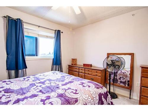 308-4319 49 Street, Innisfail, AB - Indoor Photo Showing Bedroom