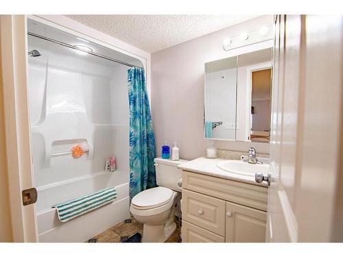 308-4319 49 Street, Innisfail, AB - Indoor Photo Showing Bathroom