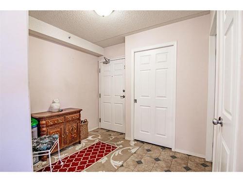 308-4319 49 Street, Innisfail, AB - Indoor Photo Showing Other Room