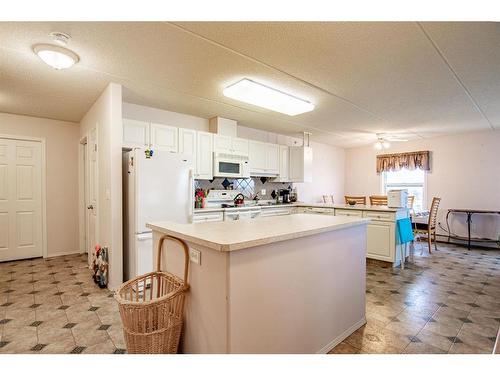 308-4319 49 Street, Innisfail, AB - Indoor Photo Showing Kitchen