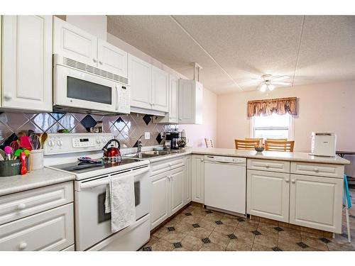 308-4319 49 Street, Innisfail, AB - Indoor Photo Showing Kitchen