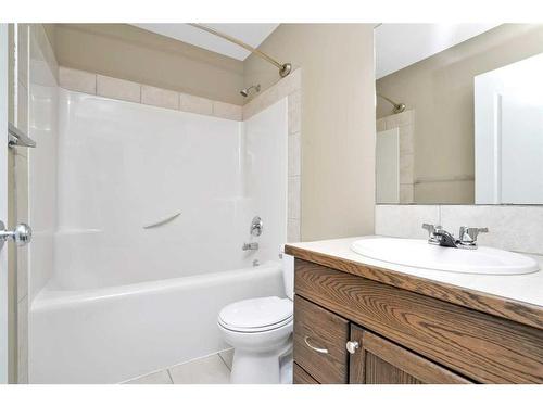 846 800 Ramage Close, Red Deer, AB - Indoor Photo Showing Bathroom