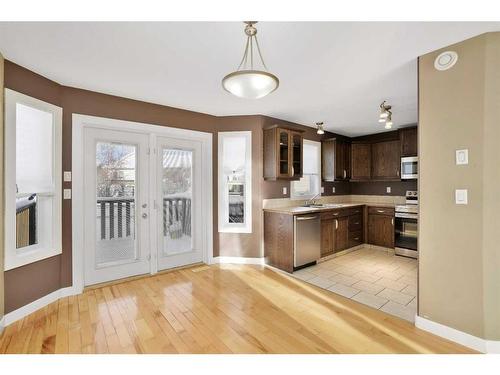 846 800 Ramage Close, Red Deer, AB - Indoor Photo Showing Kitchen