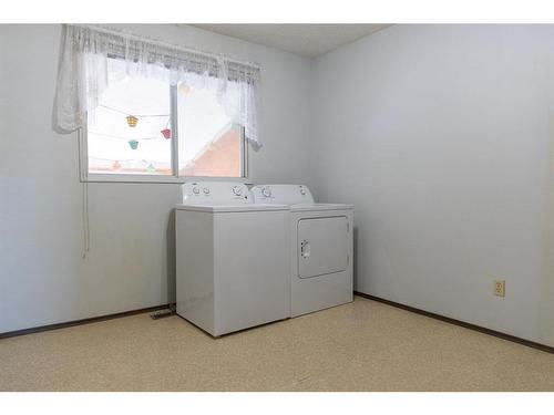 4609 54 Avenue, Rimbey, AB - Indoor Photo Showing Laundry Room