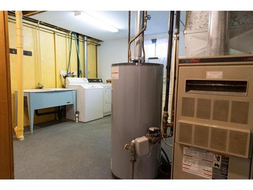 4609 54 Avenue, Rimbey, AB - Indoor Photo Showing Laundry Room