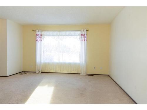 4609 54 Avenue, Rimbey, AB - Indoor Photo Showing Other Room