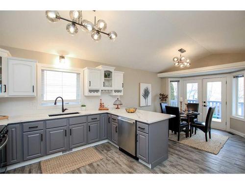 78 Kilburn Crescent, Red Deer, AB - Indoor Photo Showing Kitchen