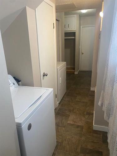 6608 44B Avenue, Camrose, AB - Indoor Photo Showing Laundry Room