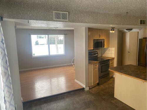 6608 44B Avenue, Camrose, AB - Indoor Photo Showing Kitchen