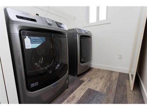 37 Ogilvie Close, Red Deer, AB - Indoor Photo Showing Laundry Room