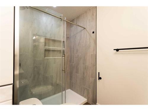 37 Ogilvie Close, Red Deer, AB - Indoor Photo Showing Bathroom