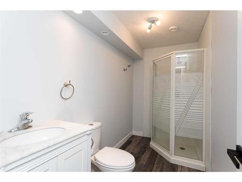 37 Ogilvie Close, Red Deer, AB - Indoor Photo Showing Bathroom