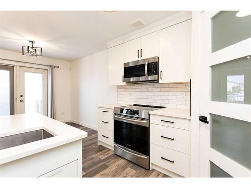 37 Ogilvie Close, Red Deer, AB - Indoor Photo Showing Kitchen