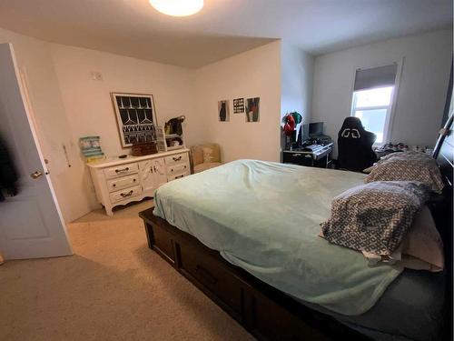 231 3 Avenue Ne, Three Hills, AB - Indoor Photo Showing Bedroom