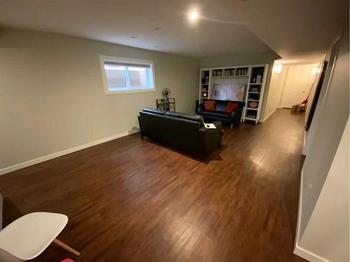 231 3 Avenue Ne, Three Hills, AB - Indoor Photo Showing Other Room