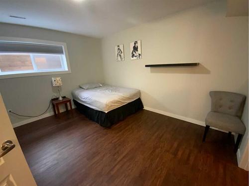 231 3 Avenue Ne, Three Hills, AB - Indoor Photo Showing Bedroom