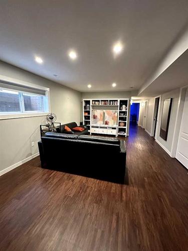 231 3 Avenue Ne, Three Hills, AB - Indoor Photo Showing Bedroom