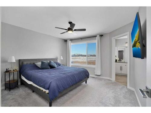 89 Memorial Parkway, Rural Red Deer County, AB - Indoor Photo Showing Bedroom