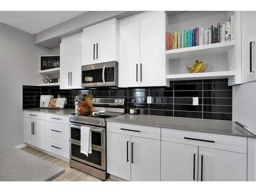 89 Memorial Parkway, Rural Red Deer County, AB - Indoor Photo Showing Kitchen