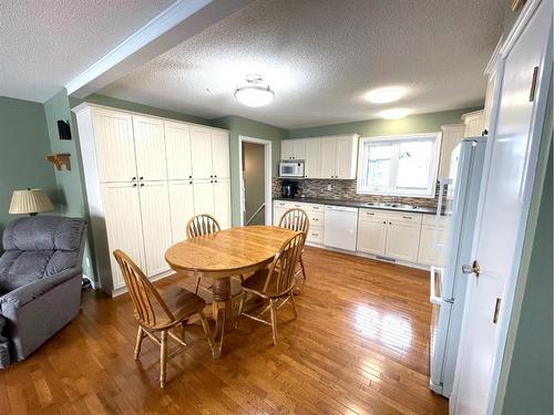 7104 43 Avenue, Camrose, AB - Indoor Photo Showing Dining Room