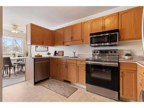 72-2816 Botterill Crescent, Red Deer, AB - Indoor Photo Showing Kitchen