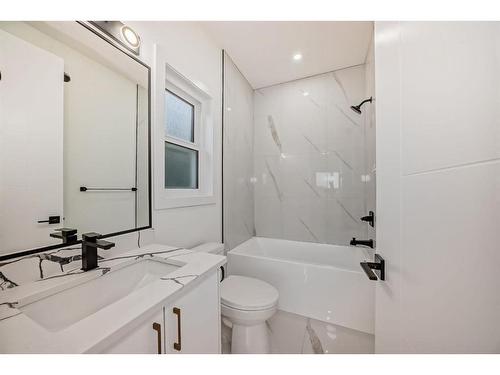 2756 1 Avenue Sw, Edmonton, AB - Indoor Photo Showing Bathroom