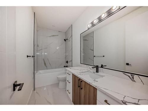 2756 1 Avenue Sw, Edmonton, AB - Indoor Photo Showing Bathroom