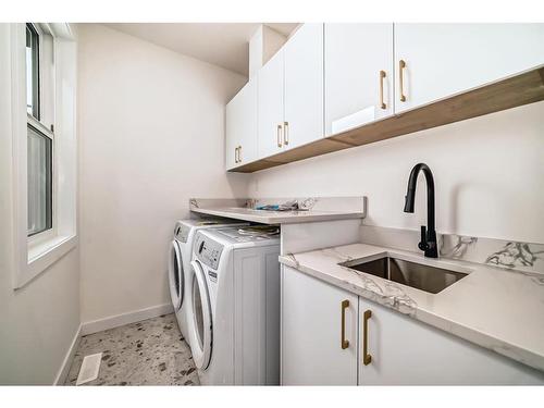 5267 Kimball Crescent, Edmonton, AB - Indoor Photo Showing Laundry Room