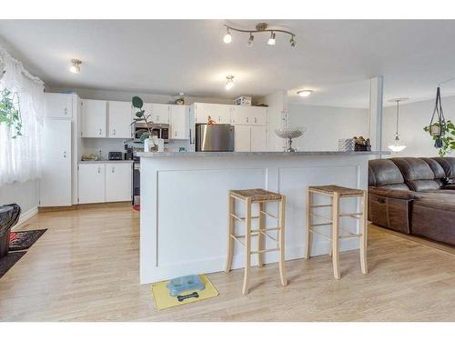 6312 50A Street Close, Ponoka, AB - Indoor Photo Showing Kitchen