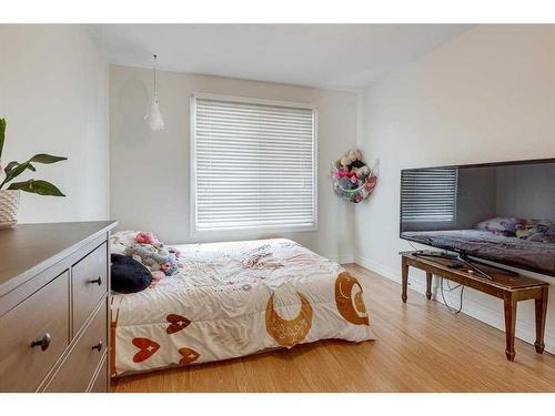 6312 50A Street Close, Ponoka, AB - Indoor Photo Showing Bedroom