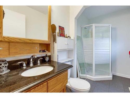 6312 50A Street Close, Ponoka, AB - Indoor Photo Showing Bathroom