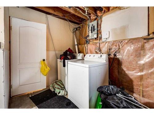 6312 50A Street Close, Ponoka, AB - Indoor Photo Showing Laundry Room