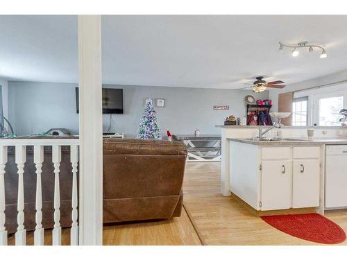 6312 50A Street Close, Ponoka, AB - Indoor Photo Showing Kitchen With Double Sink