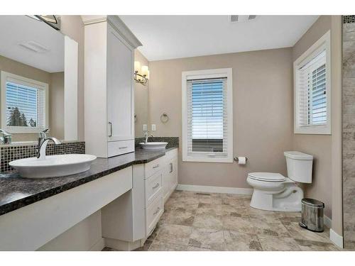 2 Garrison Place, Red Deer, AB - Indoor Photo Showing Bathroom