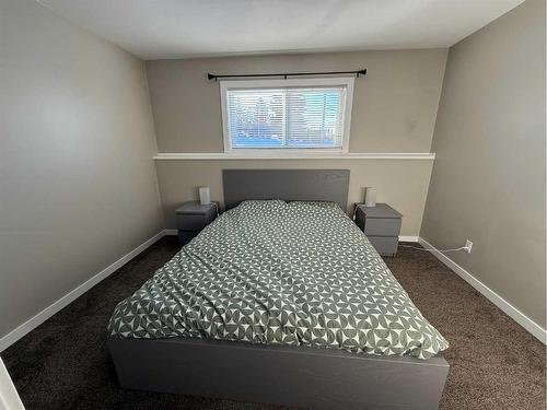 4208 48 Ave, Ponoka, AB - Indoor Photo Showing Bedroom