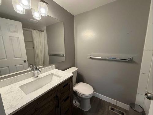 4208 48 Ave, Ponoka, AB - Indoor Photo Showing Bathroom