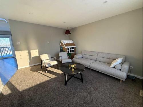 4208 48 Ave, Ponoka, AB - Indoor Photo Showing Living Room